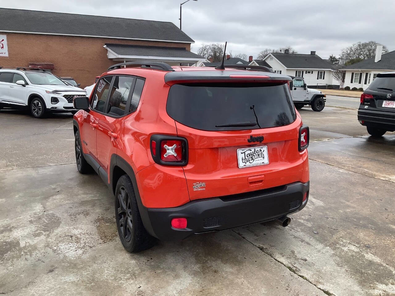 Used 2018 Jeep Renegade Altitude w/ Safety & Security Group FWD image 5
