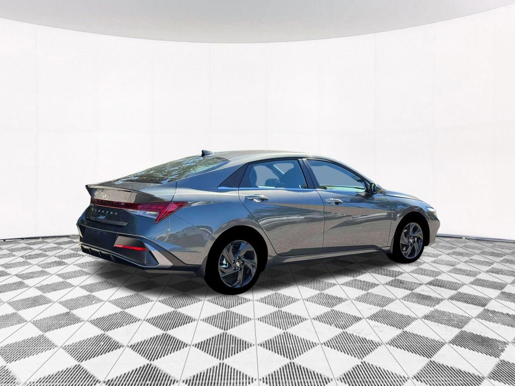 New 2026 Hyundai Elantra SEL Sport image 11