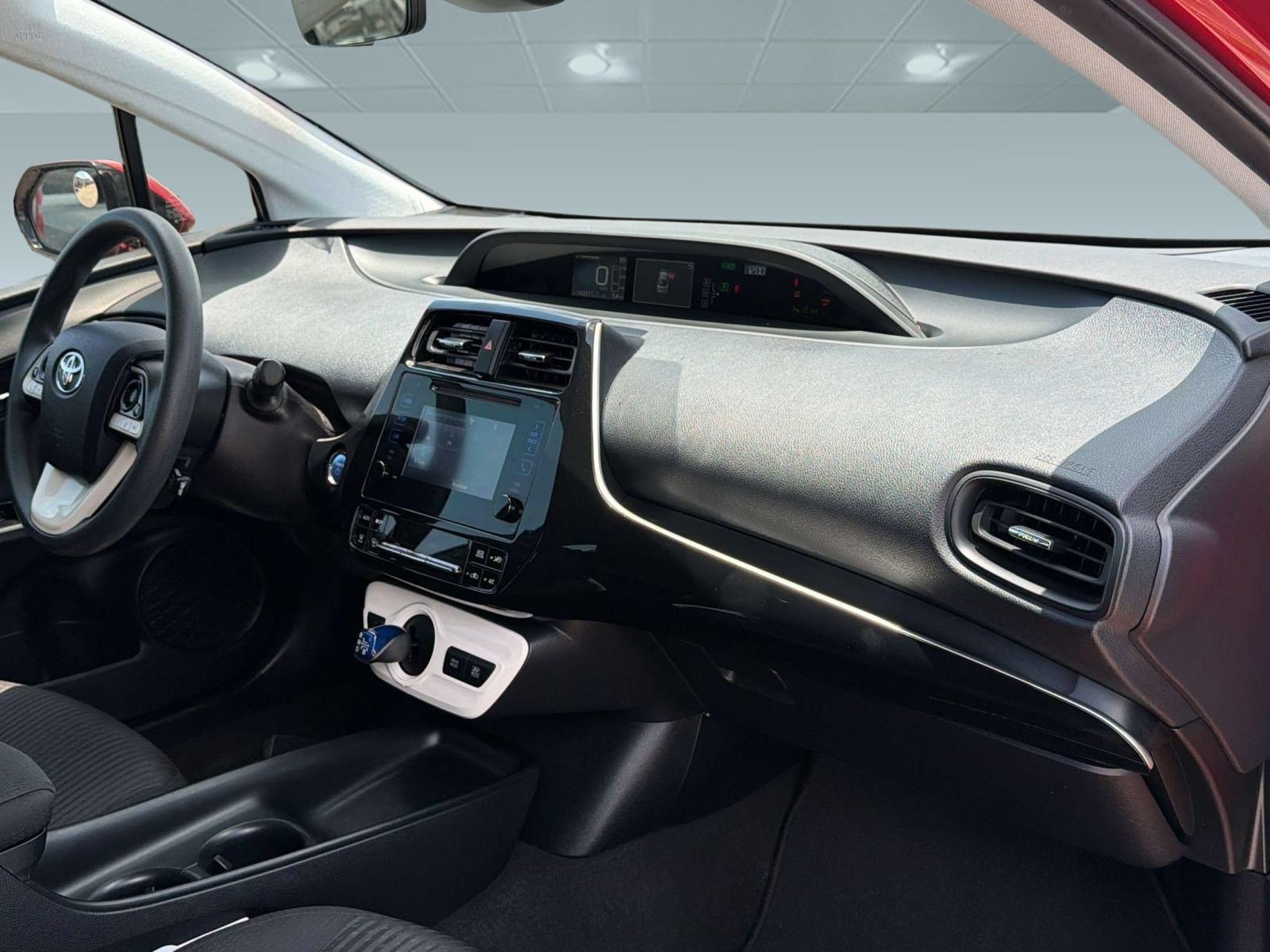 Used 2018 Toyota Prius Two w/ Prius Two Safety Plus Package FWD image 29
