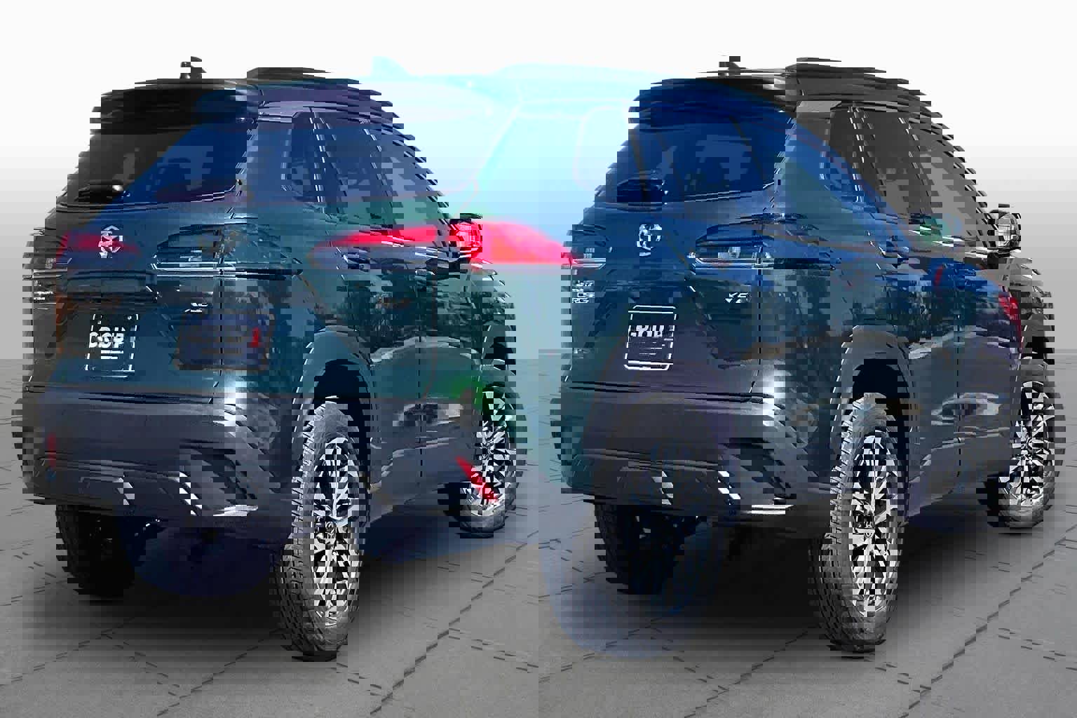 Used 2022 Toyota Corolla Cross XLE w/ Convenience Package image 13