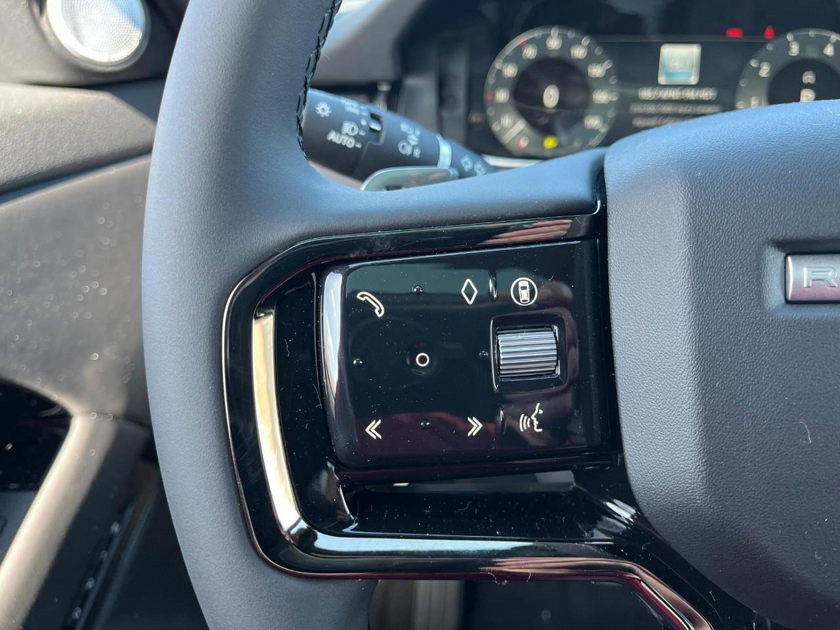 New 2026 Land Rover Range Rover Evoque Dynamic SE image 16