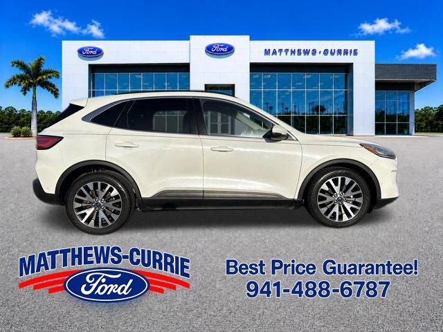 Certified 2020 Ford Escape Titanium FWD image 3