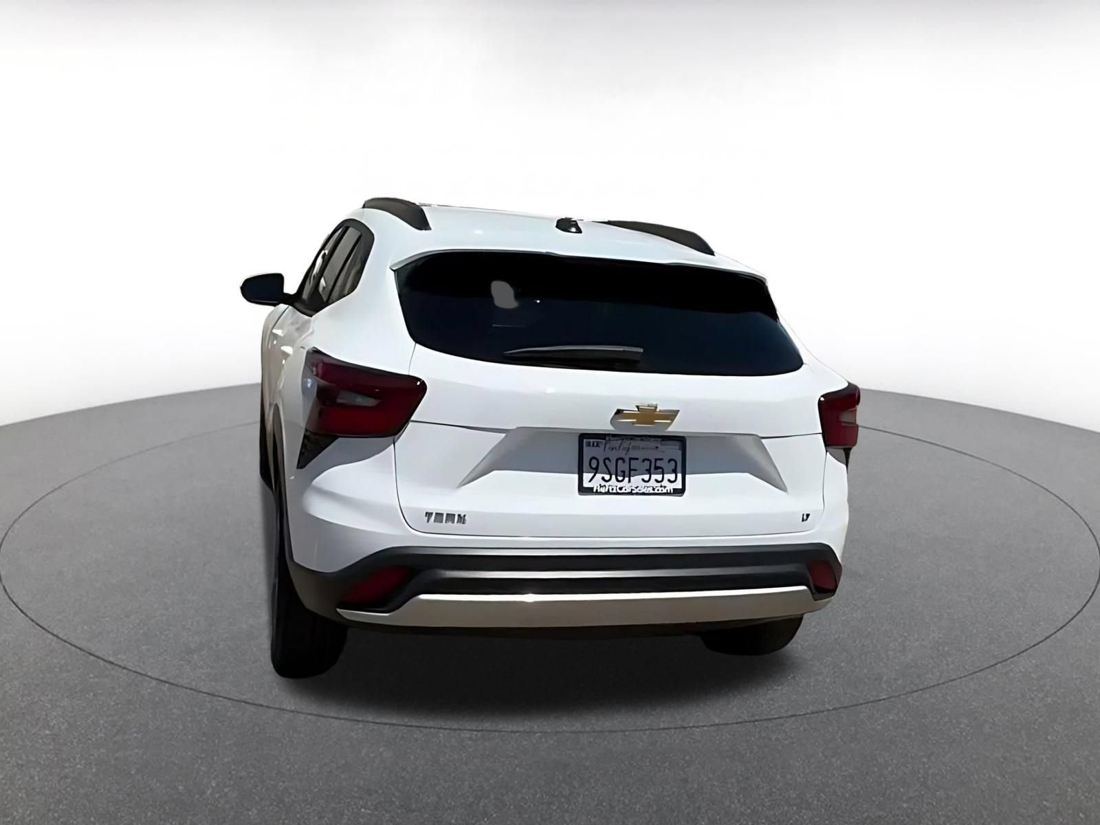 Used 2025 Chevrolet Trax LT w/ LT Convenience Package FWD image 6