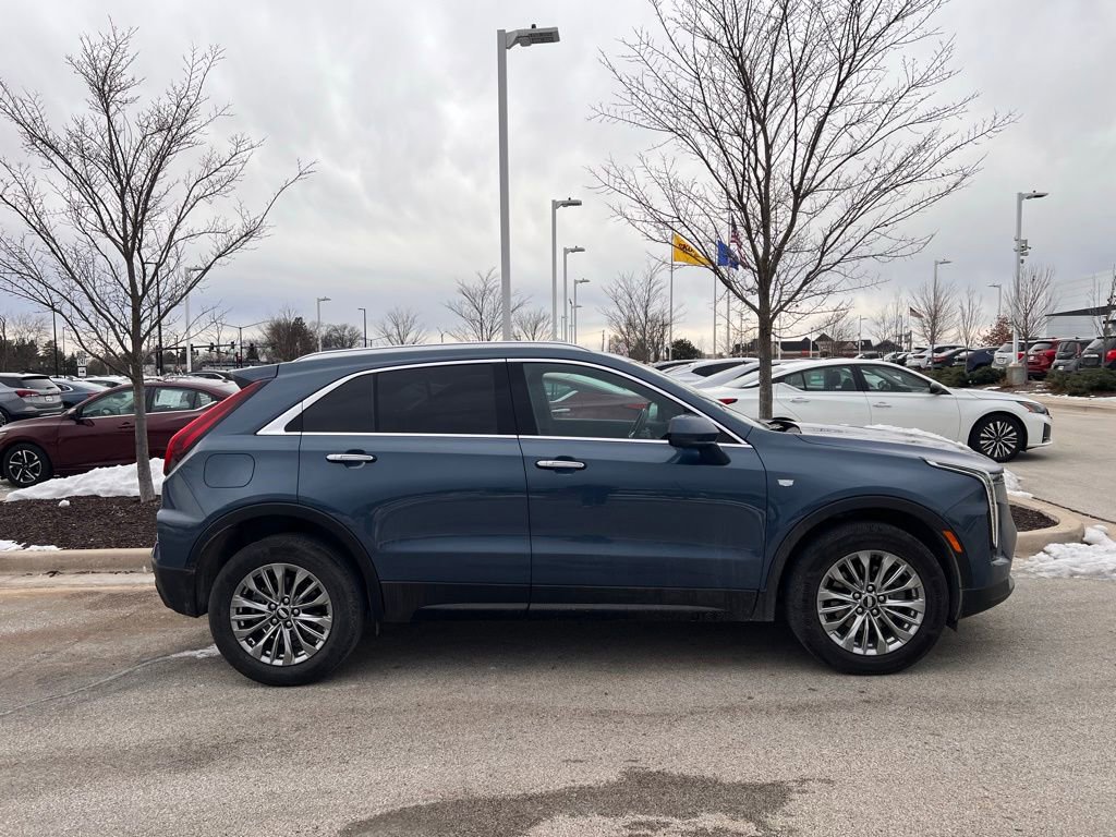 Used 2025 Cadillac XT4 Premium Luxury image 3