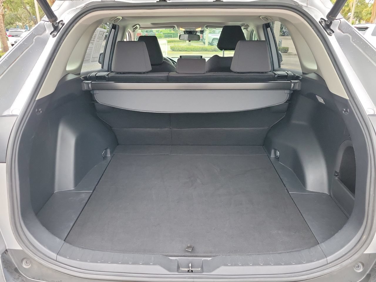 Used 2020 Toyota RAV4 XLE w/ Convenience Package AWD/4WD image 8