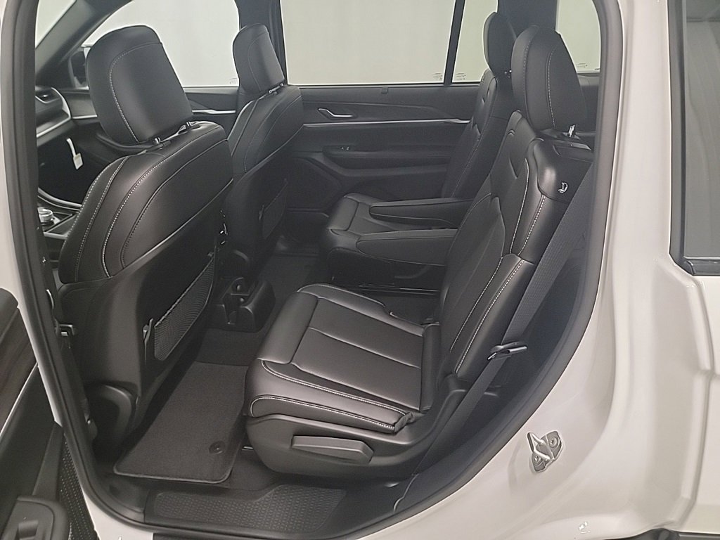New 2025 Jeep Grand Cherokee L Limited w/ Luxury Tech Group II image 10