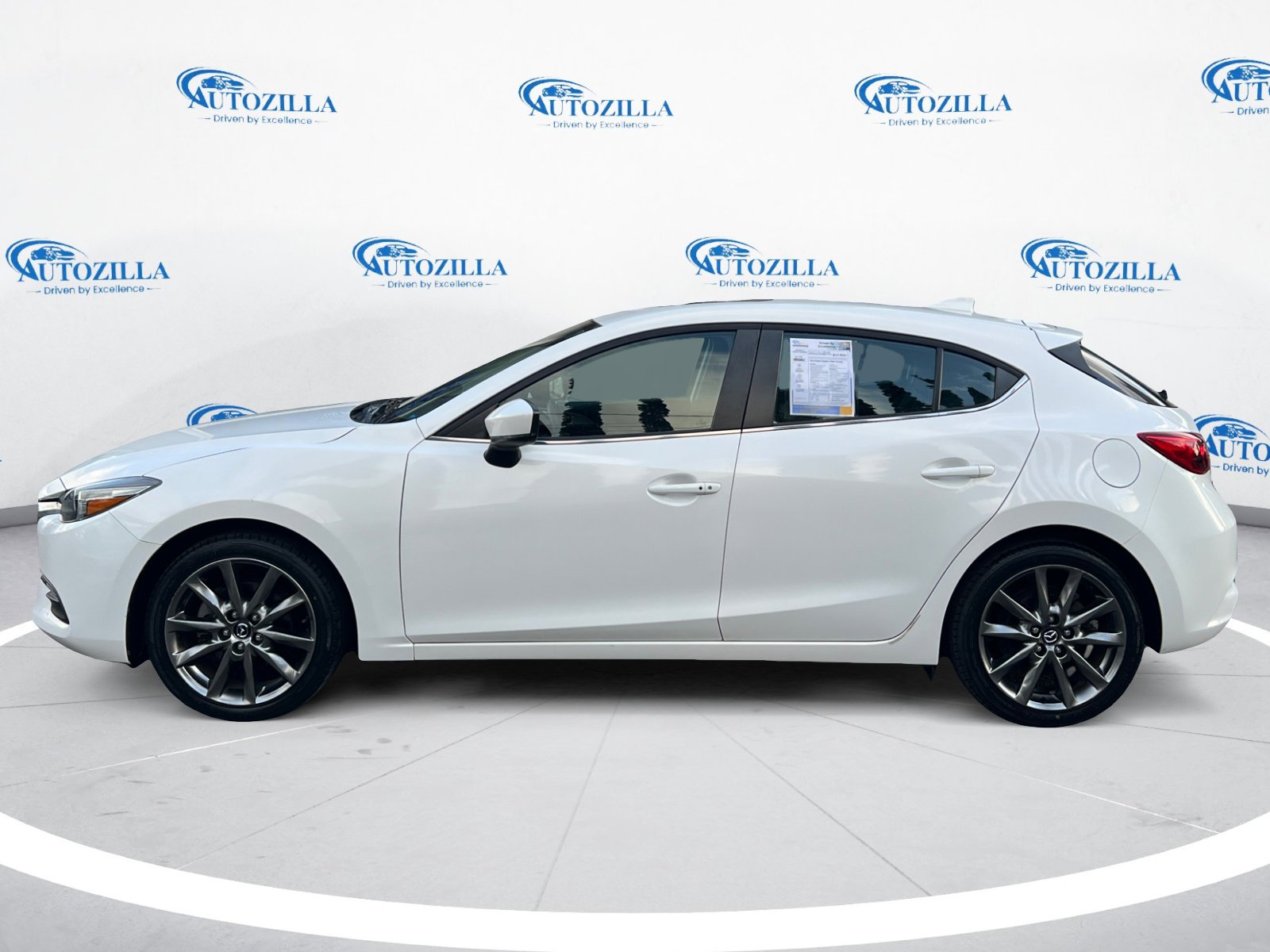 Used 2018 MAZDA MAZDA3 Touring image 2