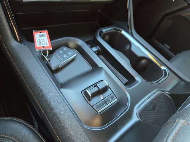 Used 2025 GMC Sierra 2500 AT4 AWD/4WD image 22