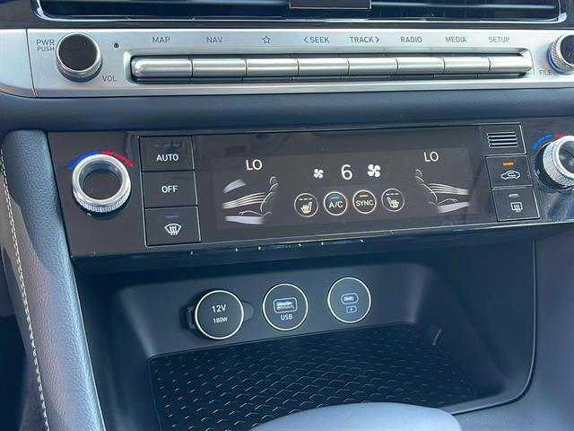 Used 2025 Genesis G70 2.5T image 21