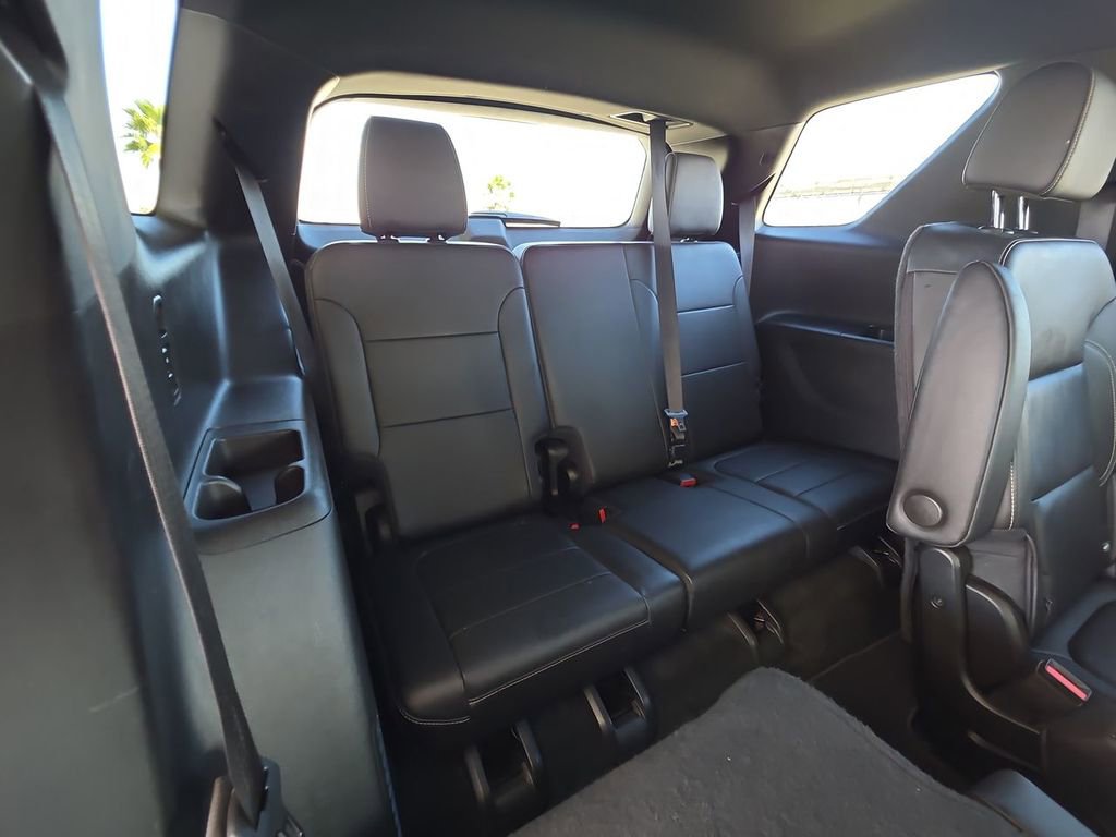 Used 2023 Chevrolet Traverse LT FWD image 28