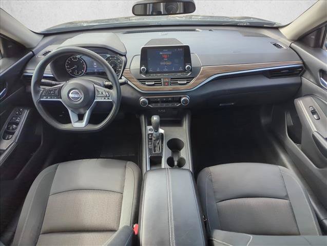 Used 2025 Nissan Altima 2.5 SV FWD image 17