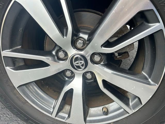 Used 2018 Toyota RAV4 XLE AWD/4WD image 8