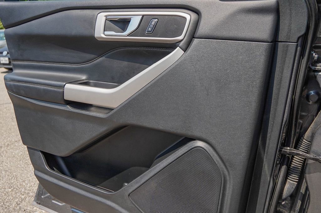 Used 2023 Ford Explorer XLT w/ Equipment Group 202A image 32