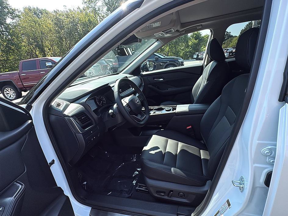 Certified 2026 Nissan Rogue Dark Armor AWD/4WD image 18