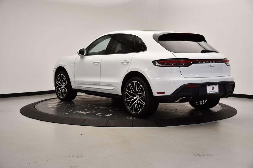 Used 2025 Porsche Macan image 3