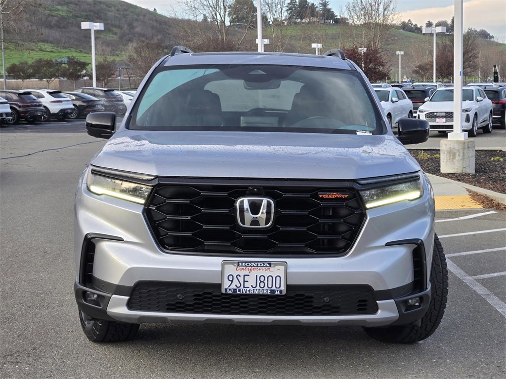 Used 2025 Honda Pilot TrailSport image 2