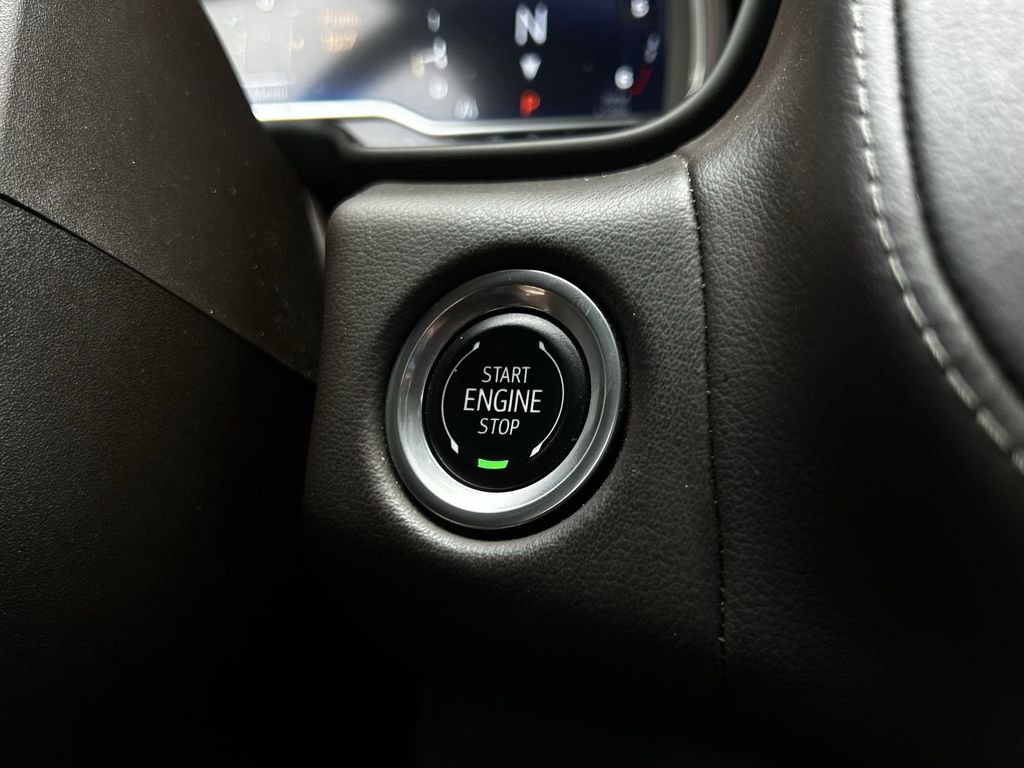 Used 2024 Chevrolet Suburban LT RWD image 25