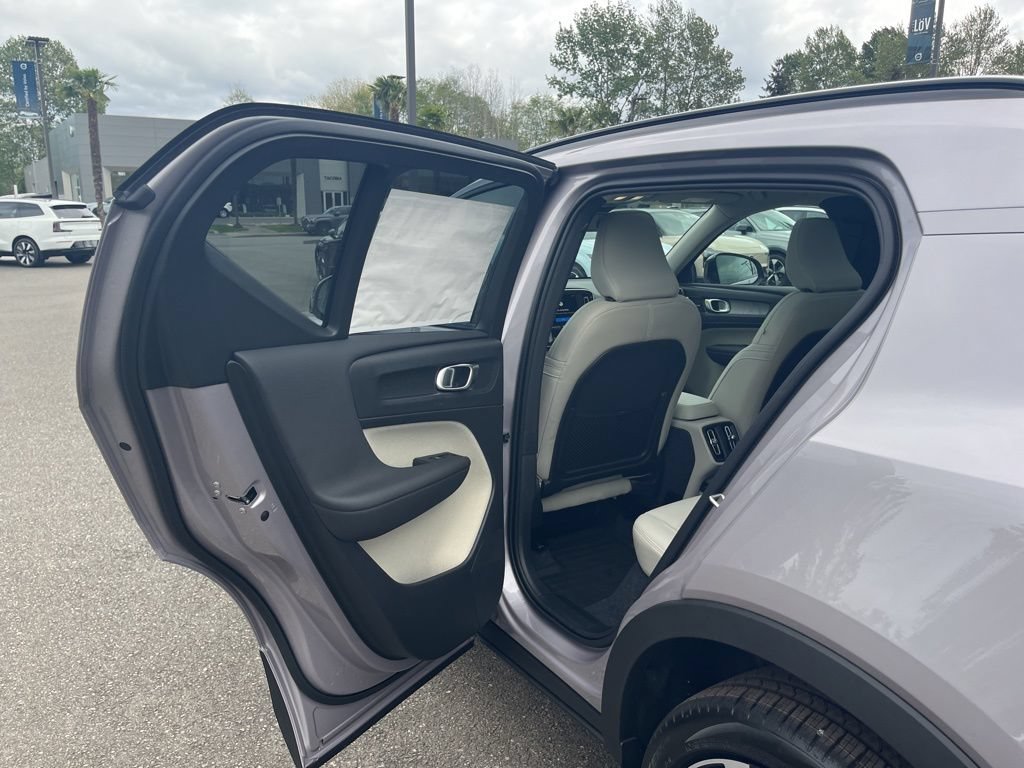 New 2026 Volvo XC40 B5 Ultra w/ Climate Package AWD/4WD image 15