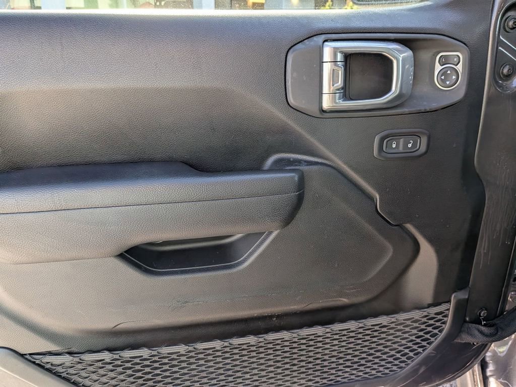 Used 2025 Jeep Wrangler Unlimited Rubicon w/ Convenience Group image 11