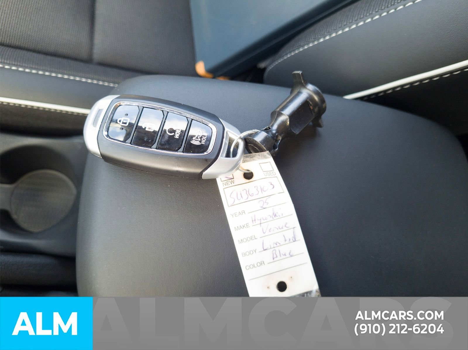 Used 2025 Hyundai Venue Limited image 32