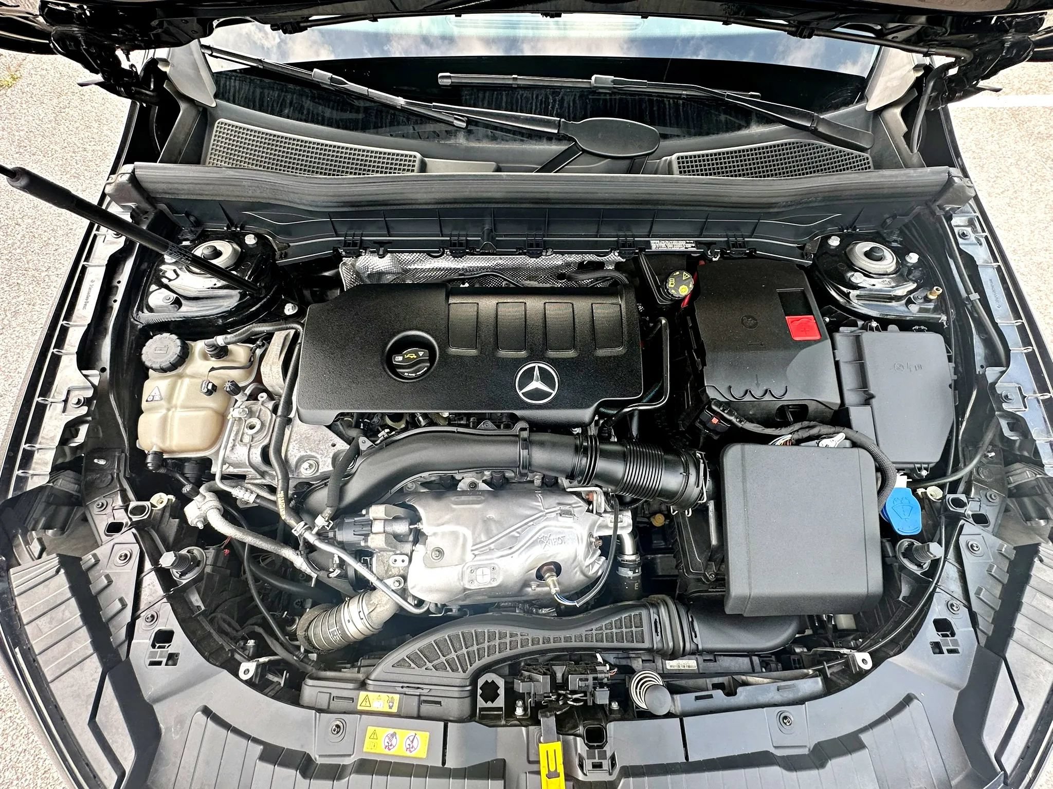 Used 2023 Mercedes-Benz GLB 250 4MATIC w/ Premium Package image 33