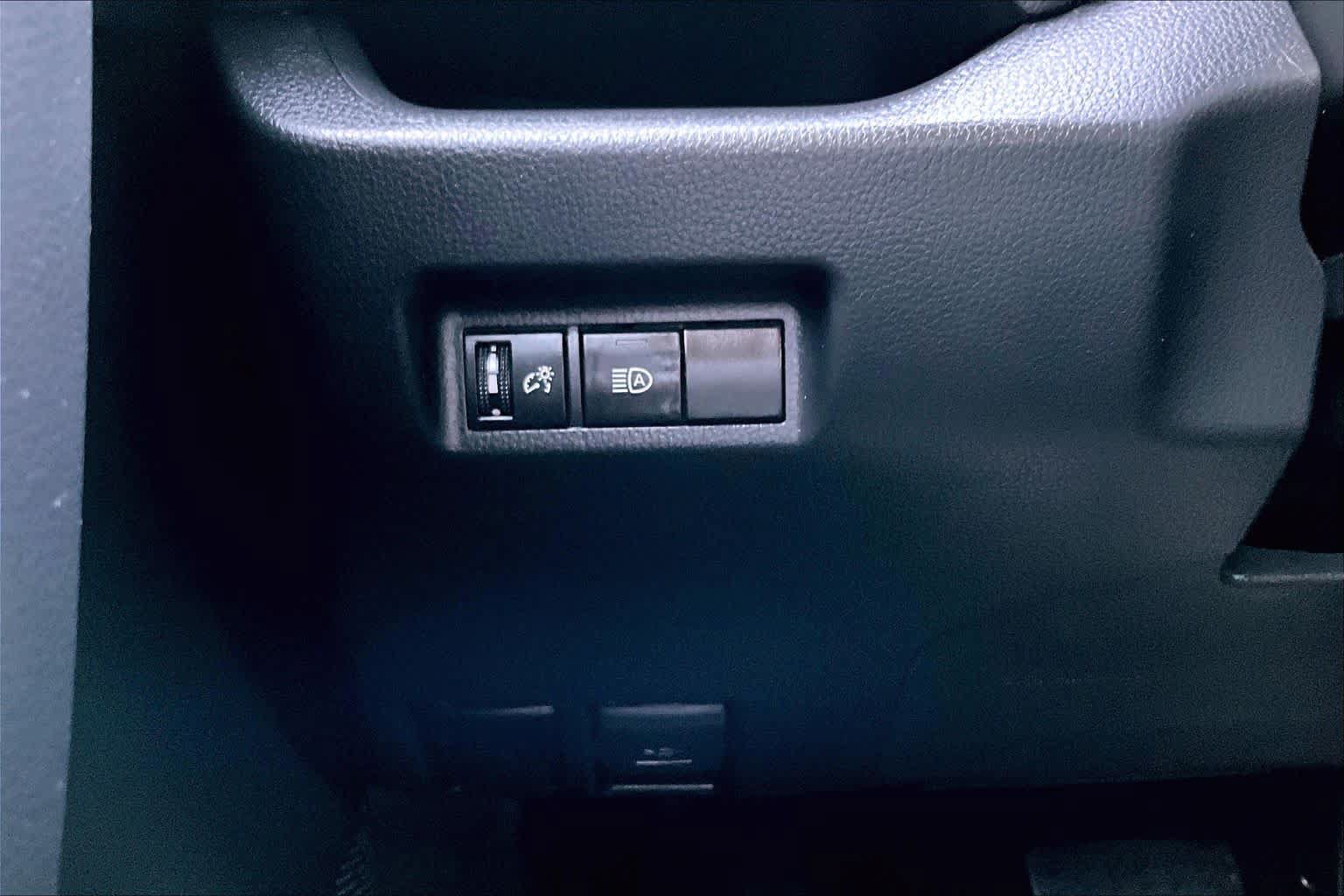 Used 2024 Toyota RAV4 LE FWD image 33