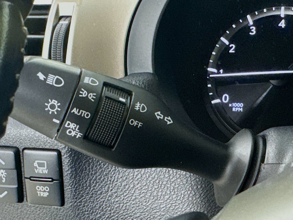 Used 2020 Lexus GX 460 Luxury w/ Accessory Package AWD/4WD image 13
