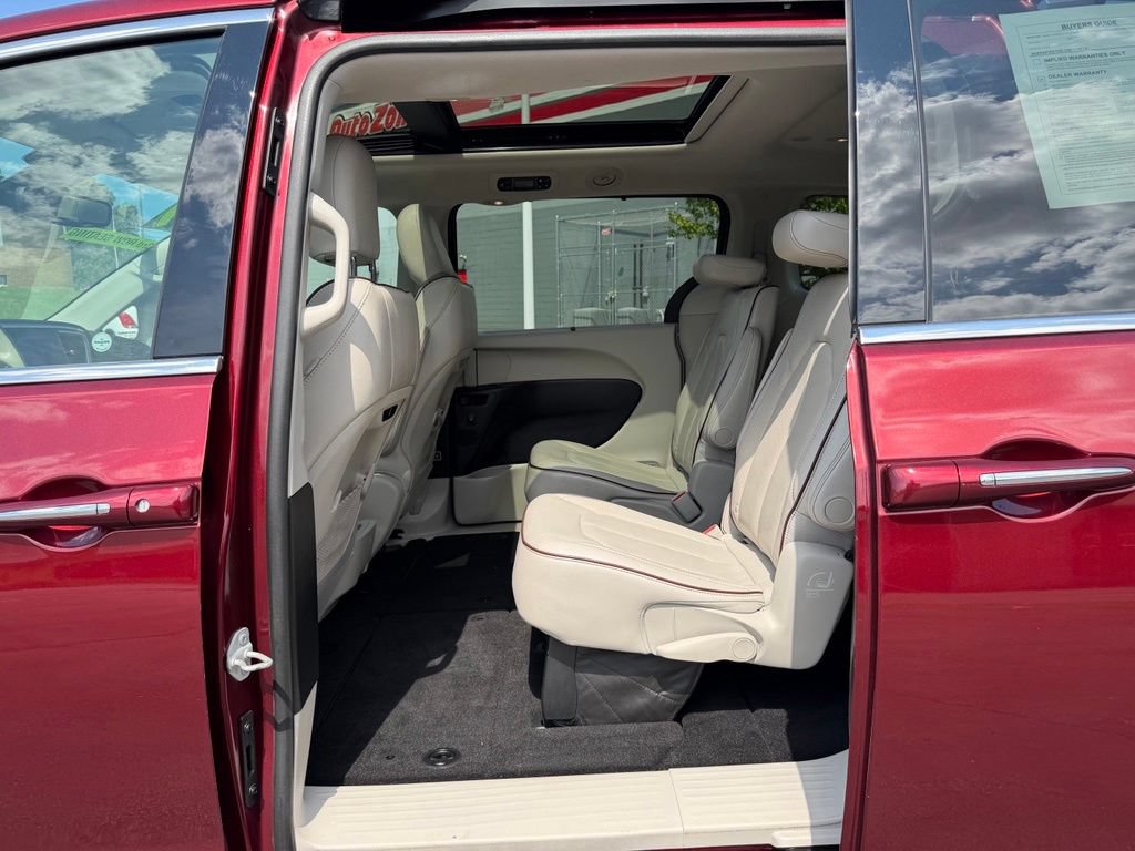 Used 2019 Chrysler Pacifica Limited w/ Advanced Safetytec Group FWD image 14