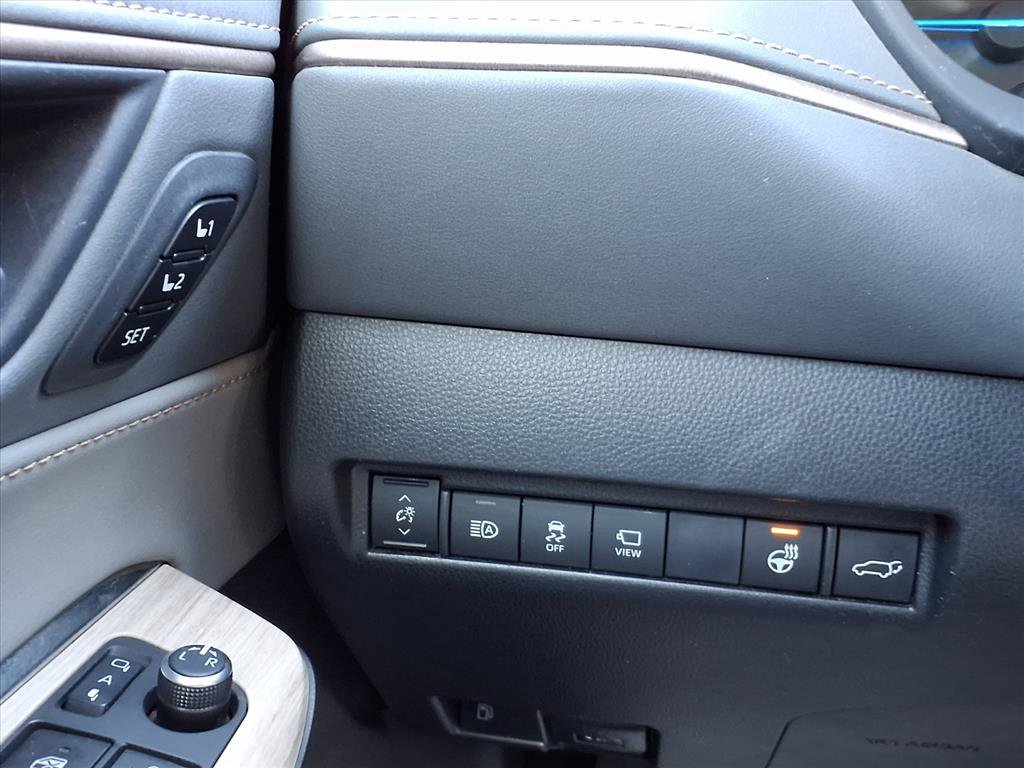 Used 2021 Toyota Venza Limited image 17