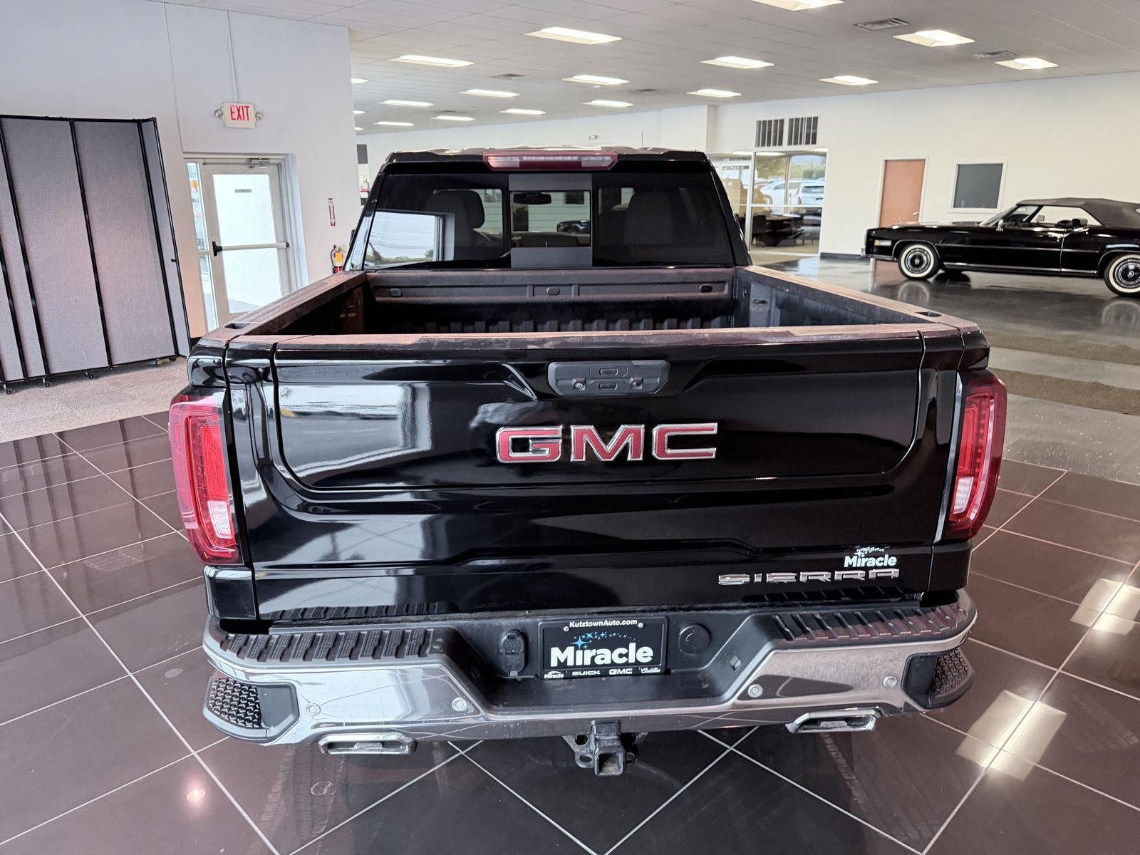 Used 2021 GMC Sierra 1500 SLT w/ SLT Premium Plus Package AWD/4WD image 15