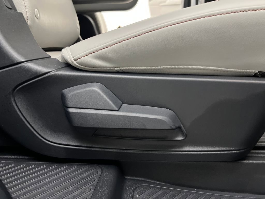 Used 2025 Ford Explorer Active w/ Active Comfort Package image 19