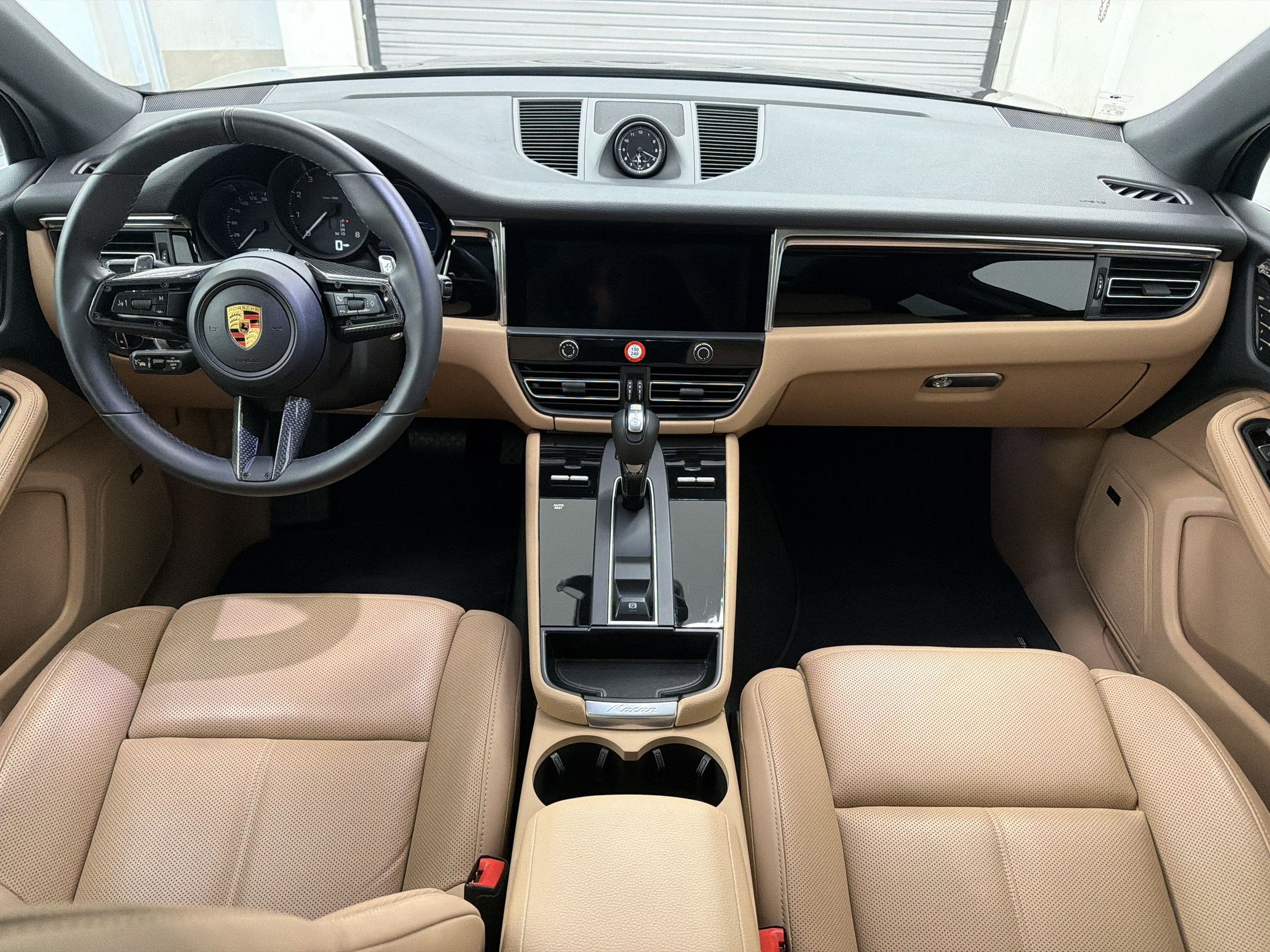 Used 2026 Porsche Macan AWD/4WD image 14