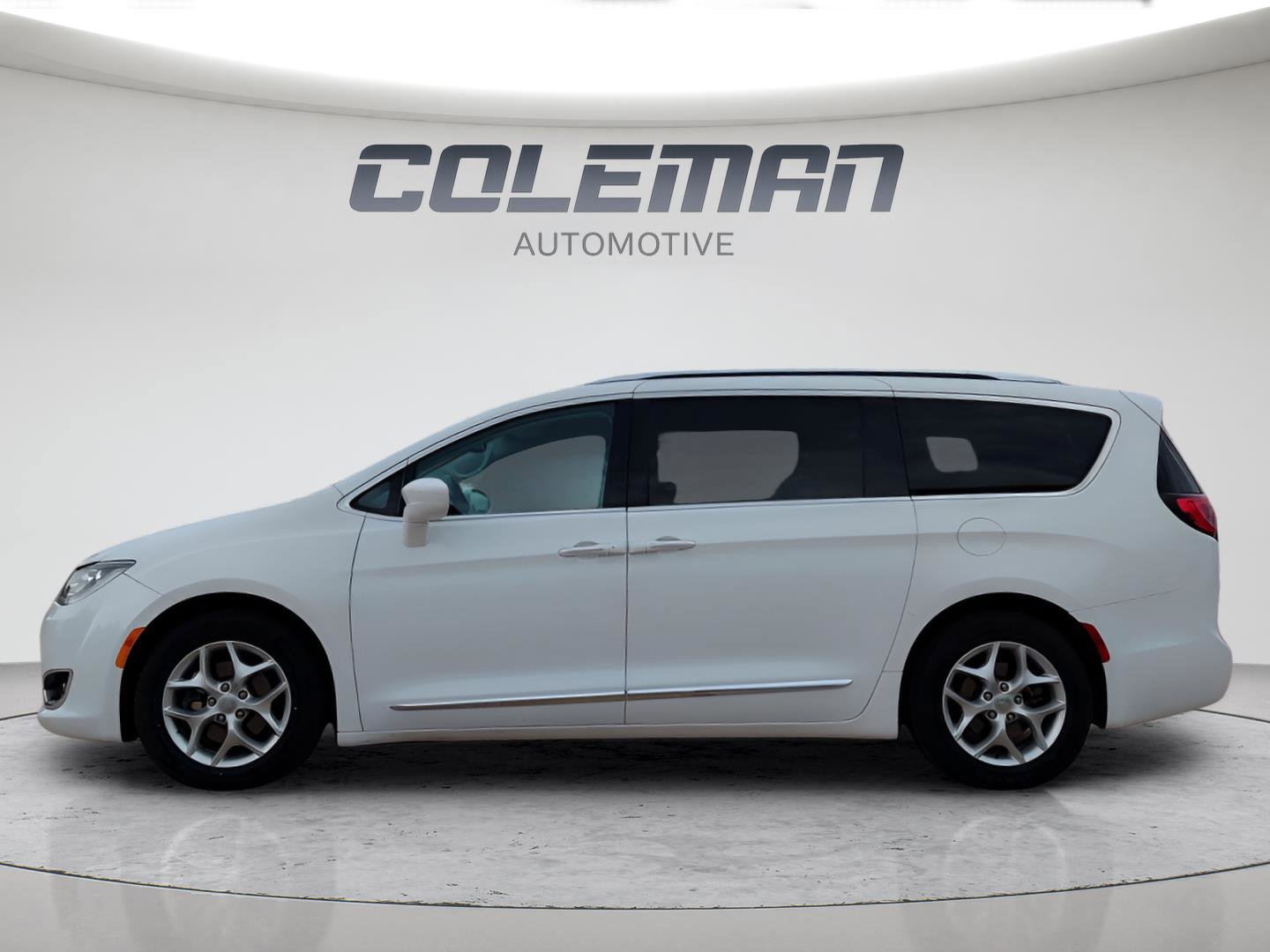 Used 2019 Chrysler Pacifica Touring-L Plus w/ Tire & Wheel Group FWD image 2