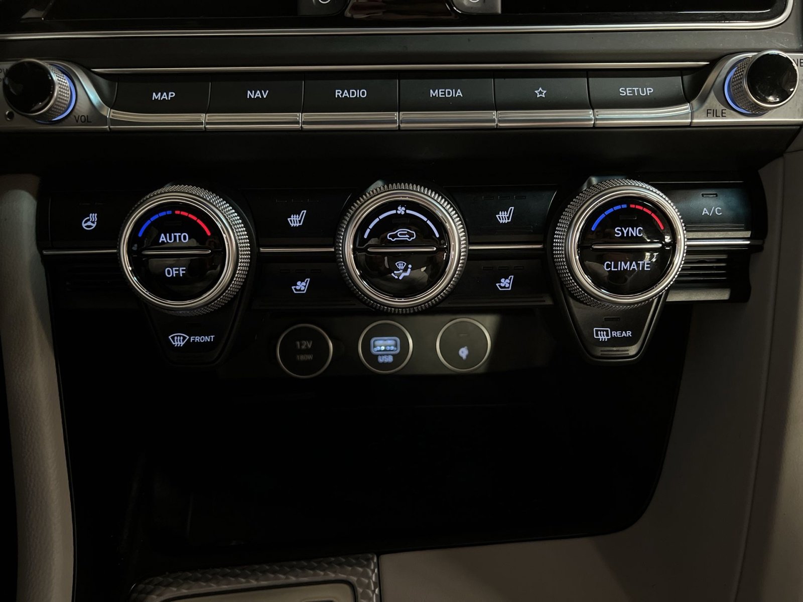 Used 2023 Genesis G70 2.0T w/ Sport Prestige Package image 18