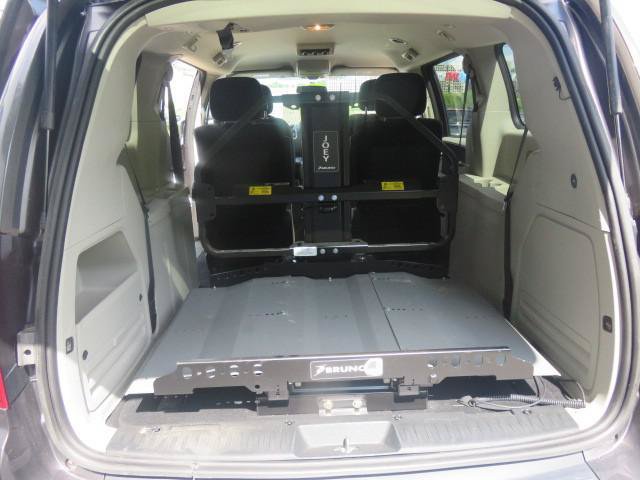 Used 2016 Dodge Grand Caravan SE w/ Quick Order Package 29E SE FWD image 2