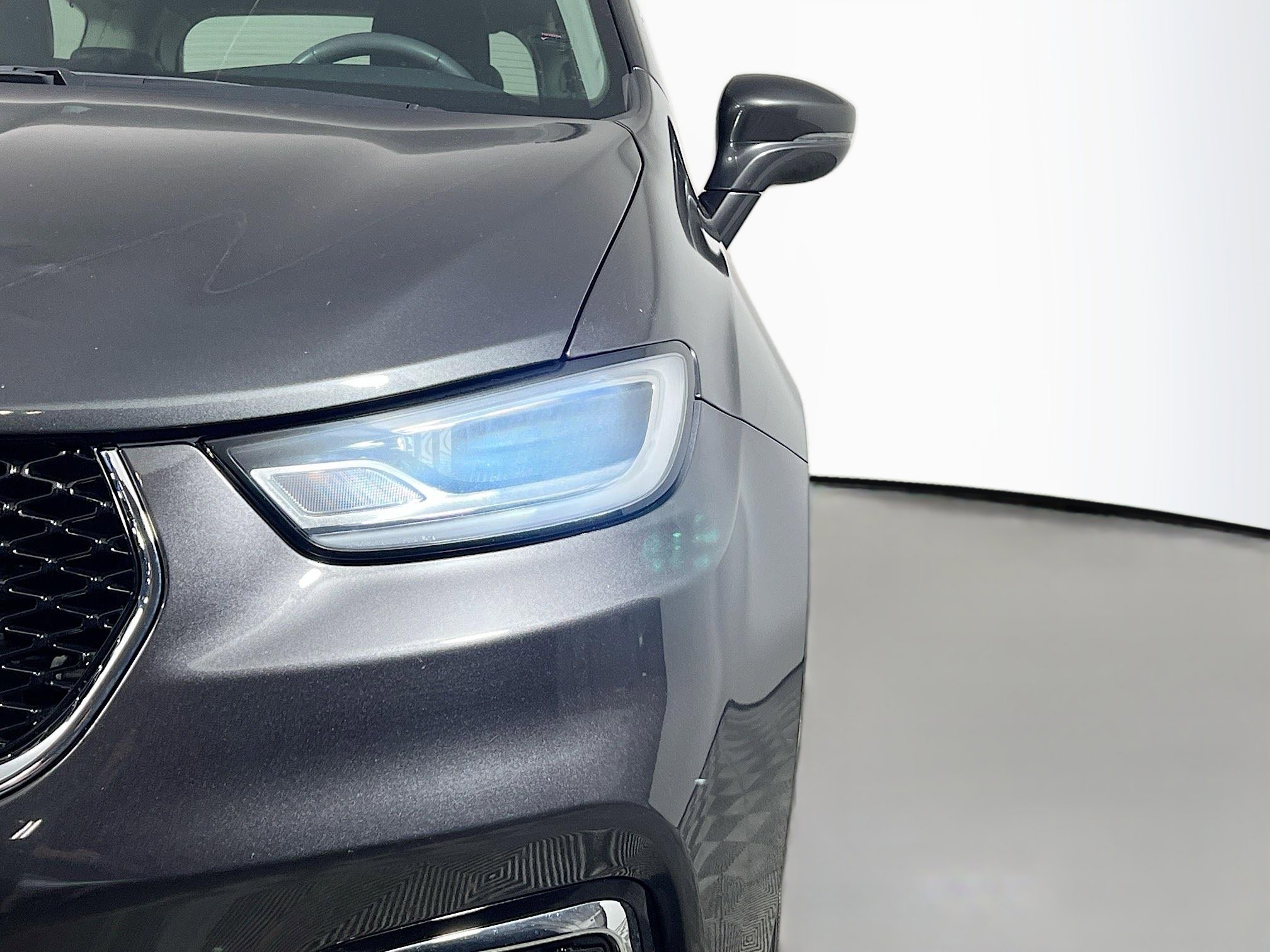 Used 2022 Chrysler Pacifica Touring-L image 12