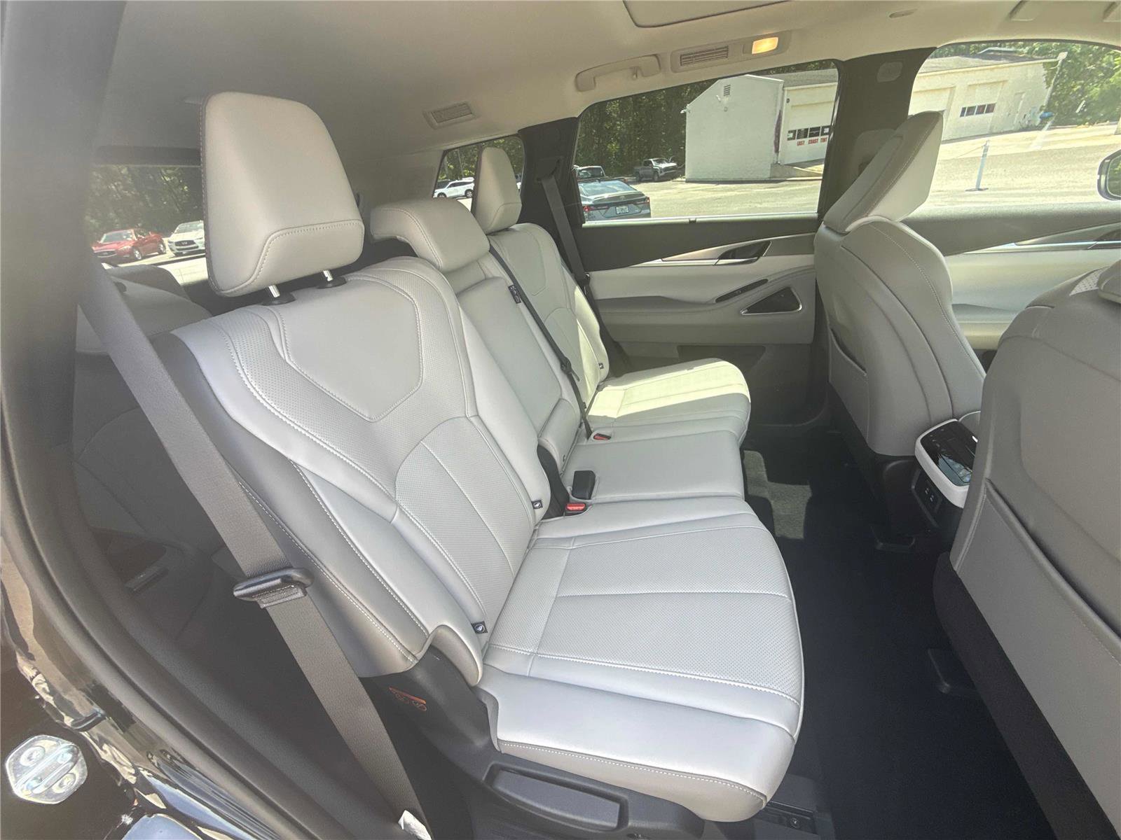 Certified 2026 INFINITI QX60 Luxe w/ Cargo Package FWD image 26