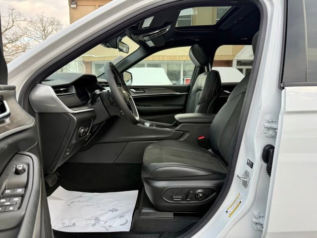 New 2026 Jeep Grand Cherokee Altitude image 21