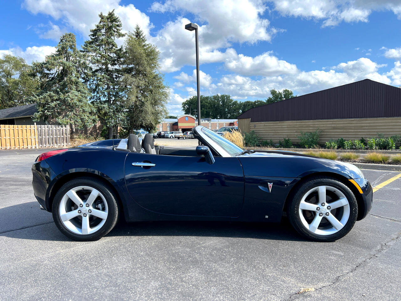 Used 2006 Pontiac Solstice Roadster w/ Power Package image 9