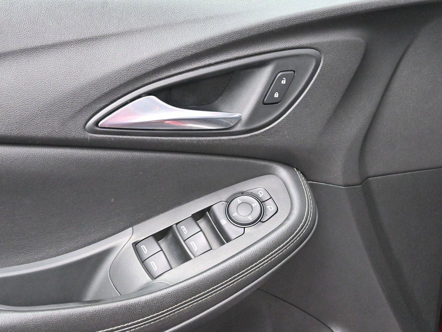 Used 2020 Buick Encore GX Preferred w/ Cold Weather Comfort Package image 12