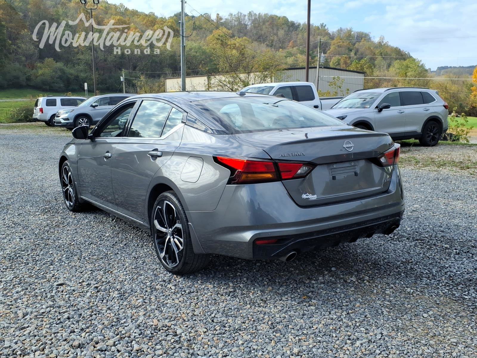 Used 2025 Nissan Altima 2.5 SR w/ SR Premium Package AWD/4WD image 7