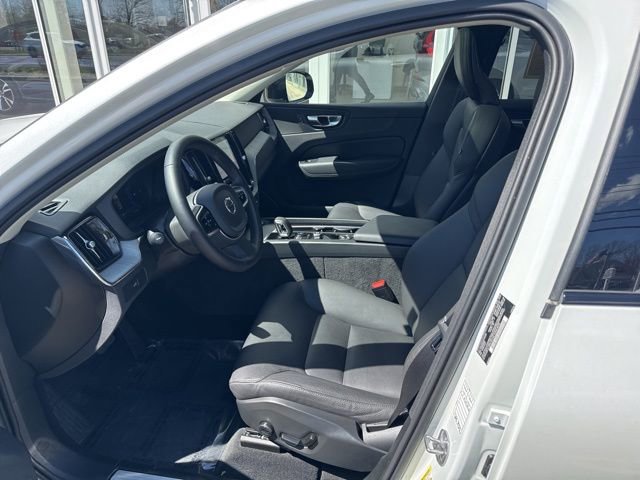 Used 2025 Volvo XC60 B5 Plus image 20