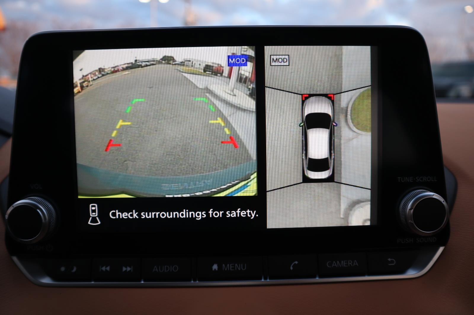 Used 2025 Nissan Sentra SV w/ SV Premium Package image 28