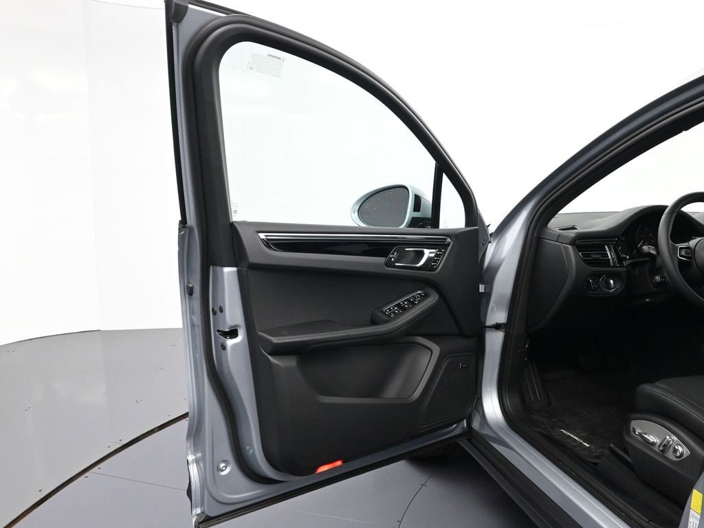New 2025 Porsche Macan image 16
