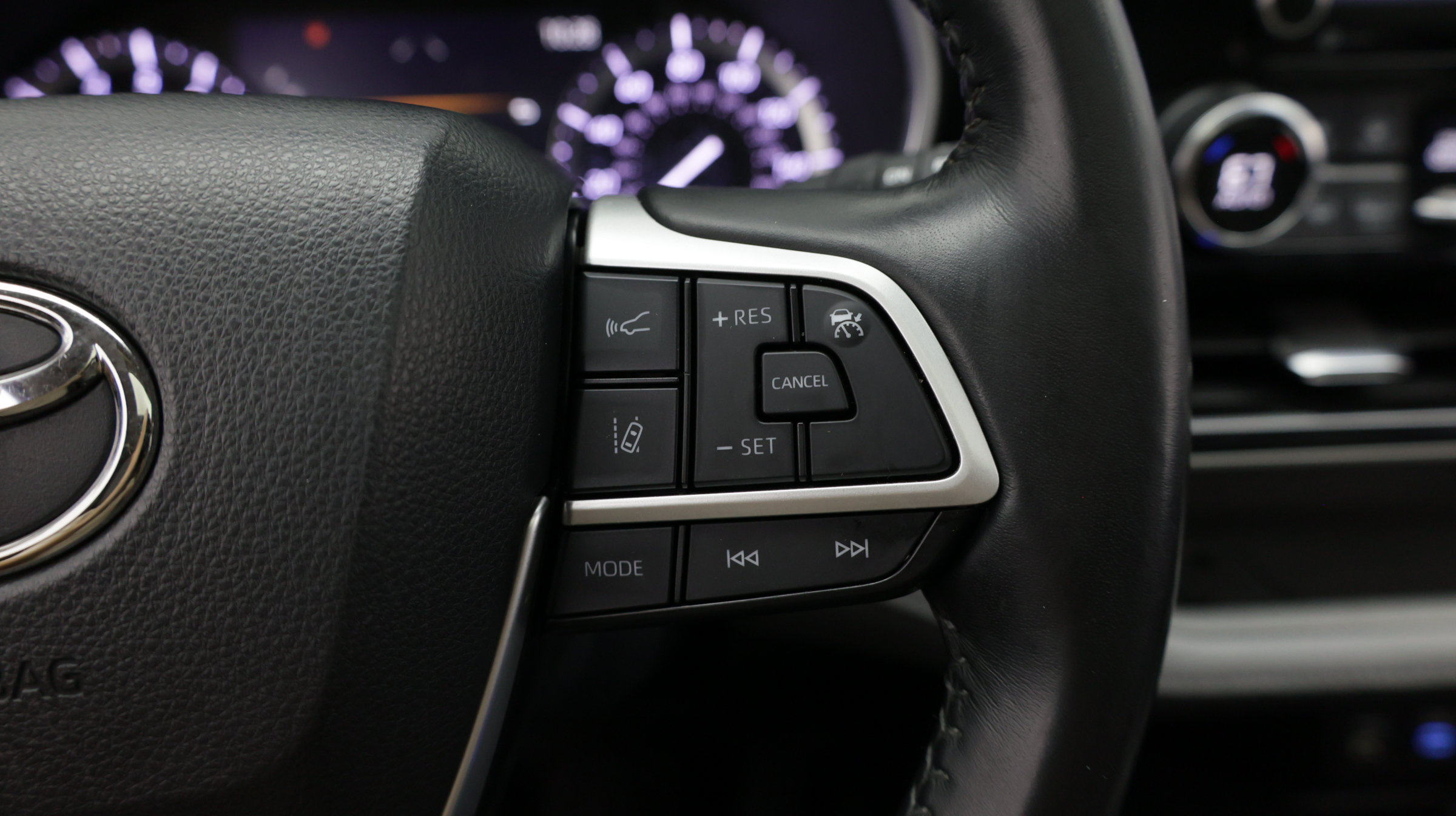 Used 2022 Toyota Highlander XLE FWD image 29