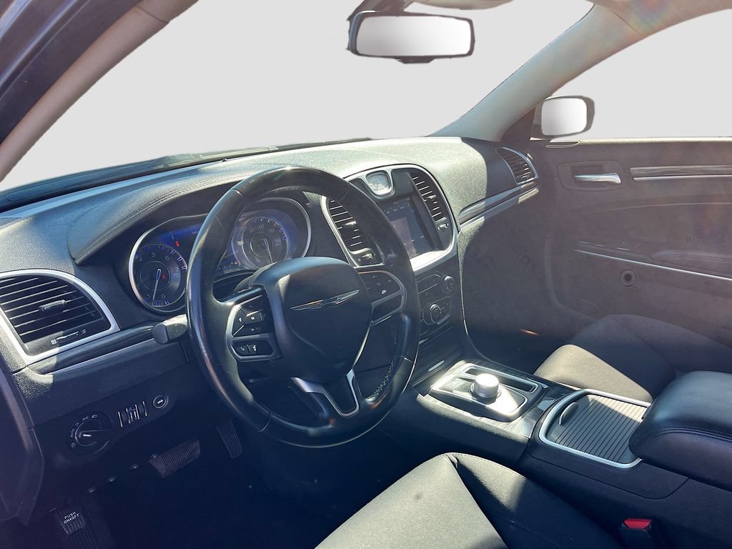 Used 2022 Chrysler 300 Touring w/ Sport Appearance Package RWD image 9