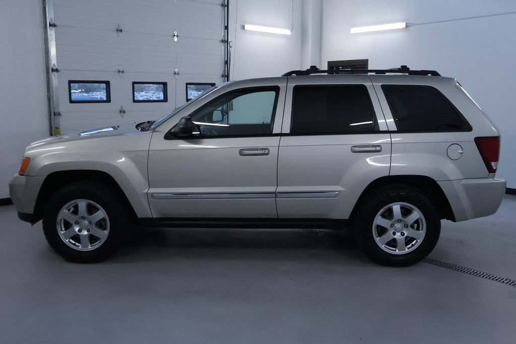 Used 2010 Jeep Grand Cherokee Laredo w/ Popular Equipment Group AWD/4WD image 4