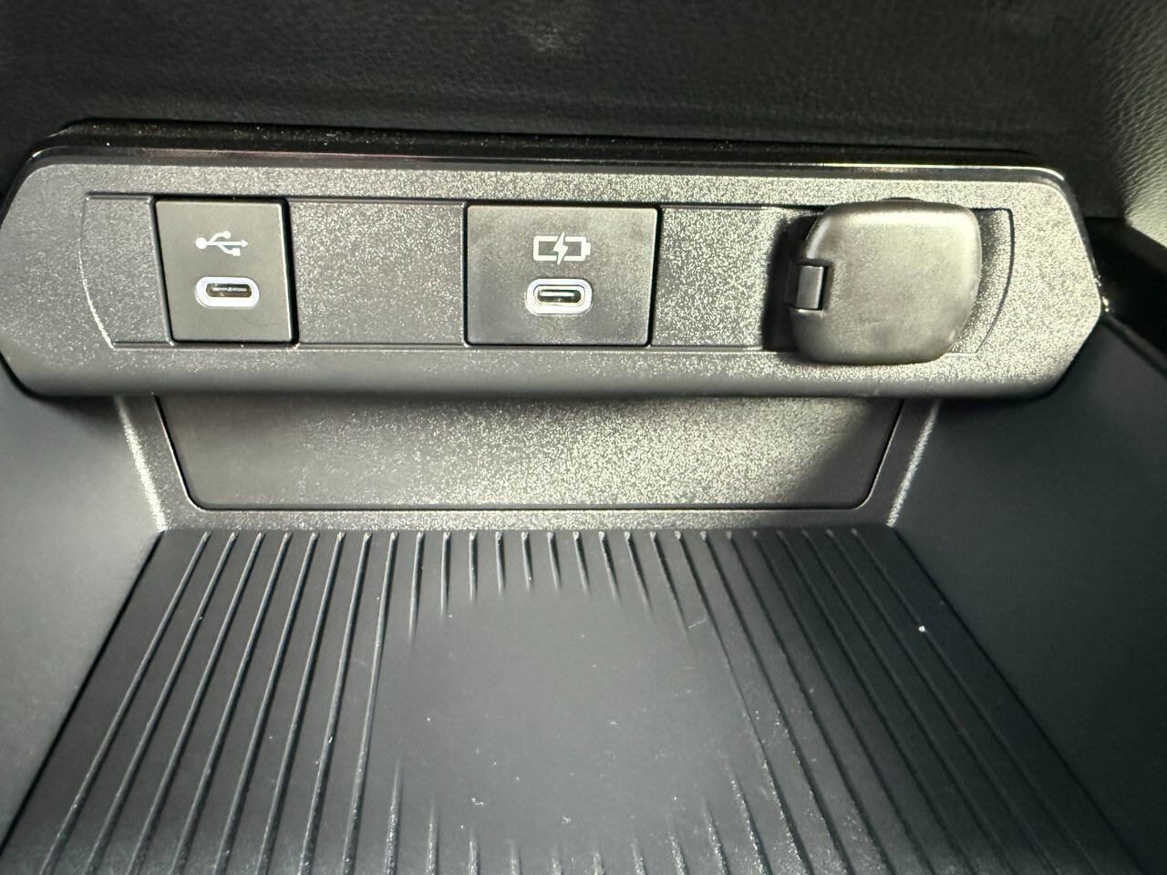 Used 2024 Toyota Prius LE image 40