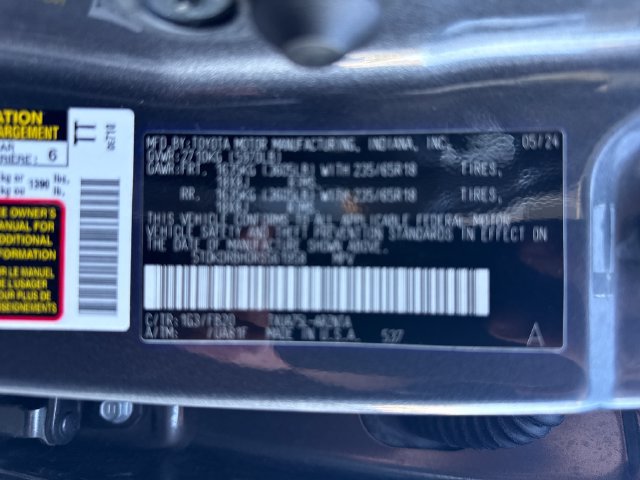 Used 2024 Toyota Highlander LE AWD/4WD image 28