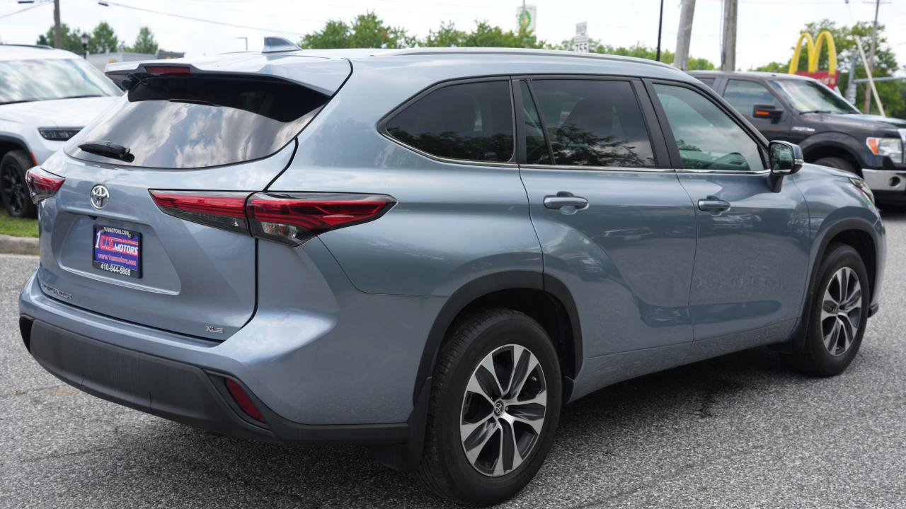 Used 2023 Toyota Highlander XLE FWD image 5